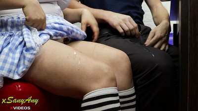 Ung skolflicka runkar av sig till klasskamrat på hemarbete-xsanyAny